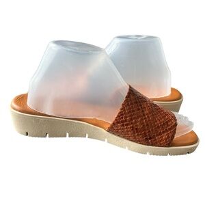 Bertuchi Flip Flops Sandals Women's 8 EUR 39 Slip-On Woven Leather Comfort Brown